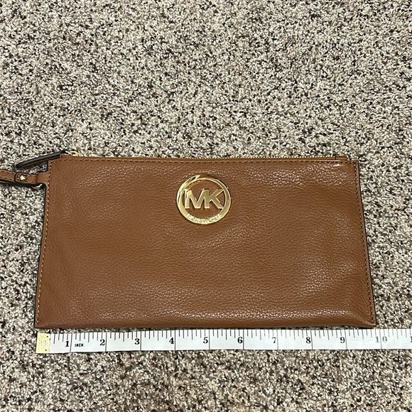 Michael Kors Fulton Pebbled Brown Leather Large Wristlet Clutch - Picture 10 of 13